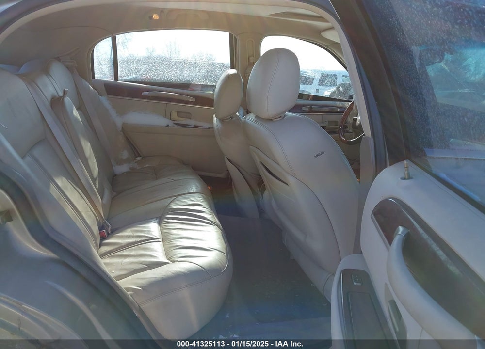 2004 LINCOLN TOWN CAR ULTIMATE VIN: 1LNHM83W94Y651197