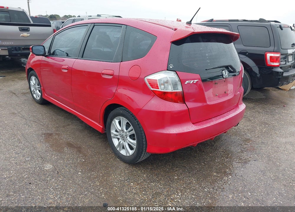 2010 HONDA FIT VIN: JHMGE8H43AC032865