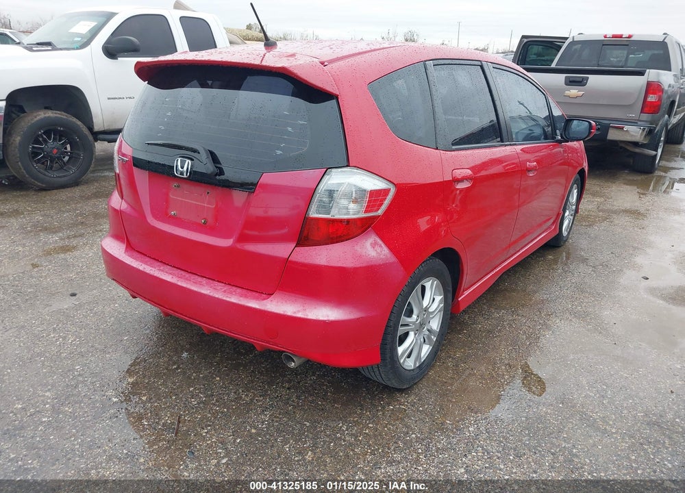 2010 HONDA FIT VIN: JHMGE8H43AC032865