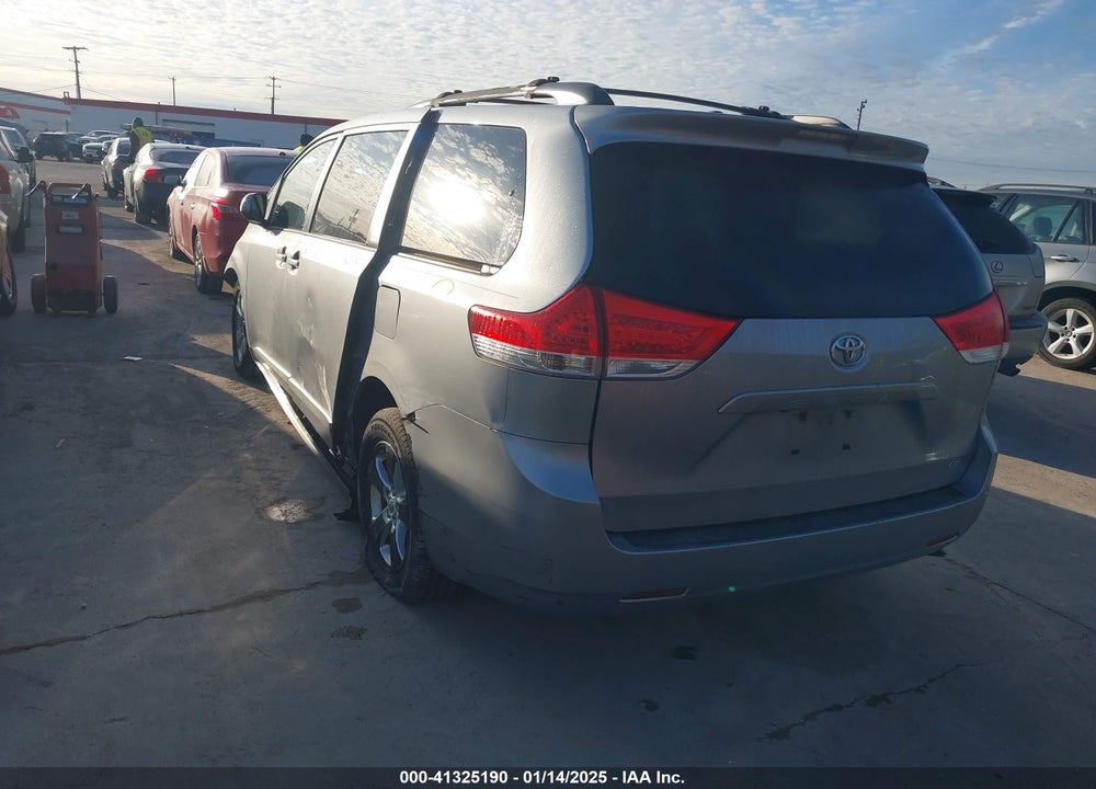 2013 TOYOTA SIENNA LE V6 8 PASSENGER VIN: 5TDKK3DC5DS383445