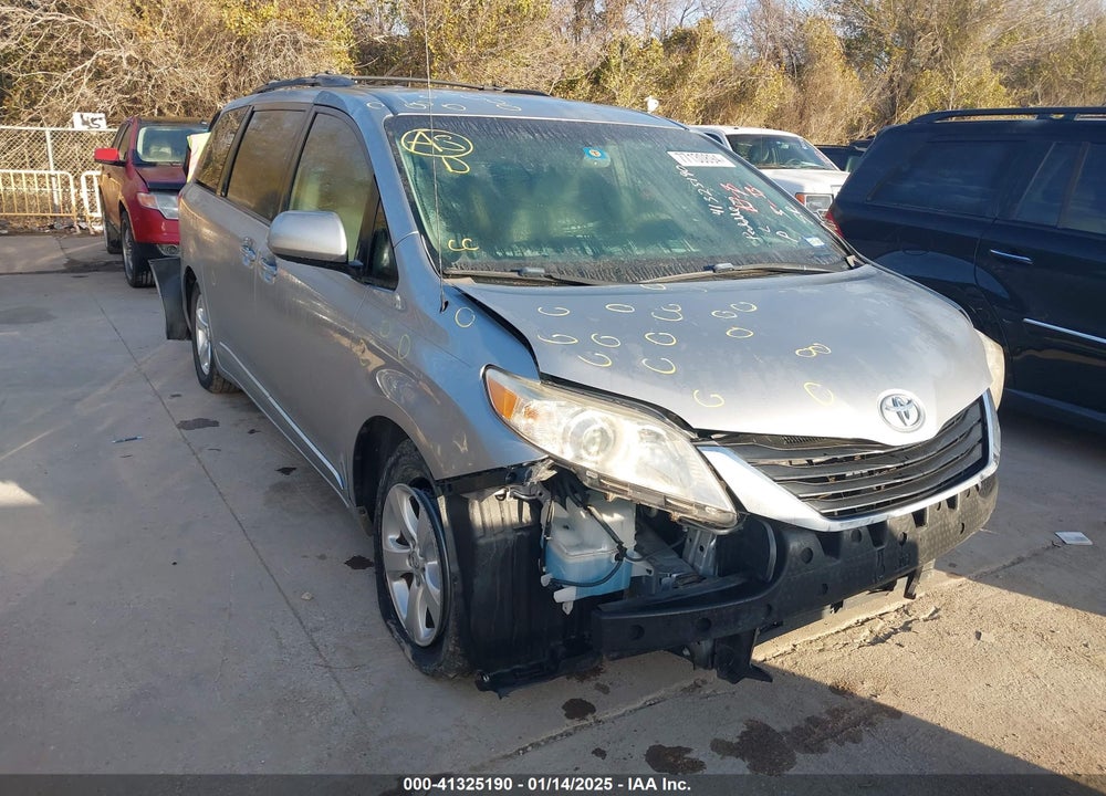 2013 TOYOTA SIENNA LE V6 8 PASSENGER VIN: 5TDKK3DC5DS383445