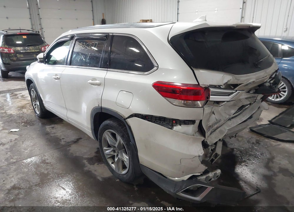 2019 TOYOTA HIGHLANDER LIMITED VIN: 5TDDZRFH2KS714611