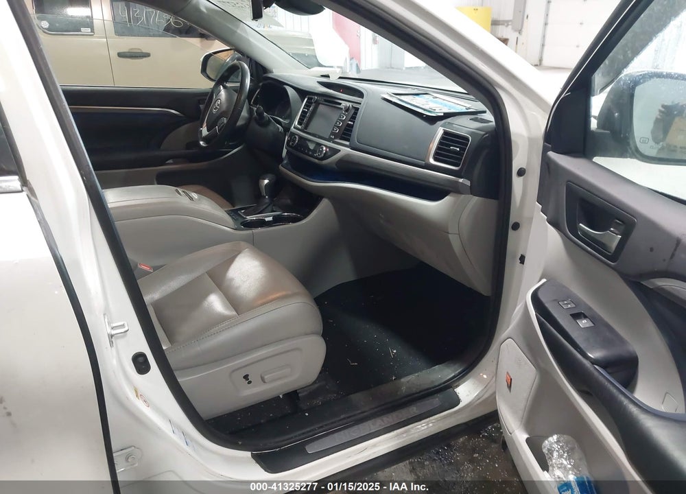 2019 TOYOTA HIGHLANDER LIMITED VIN: 5TDDZRFH2KS714611