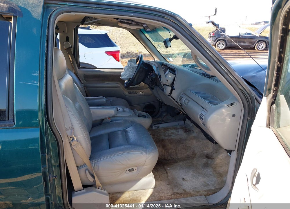 1996 GMC SUBURBAN K1500 VIN: 1GKFK16R3TJ703465
