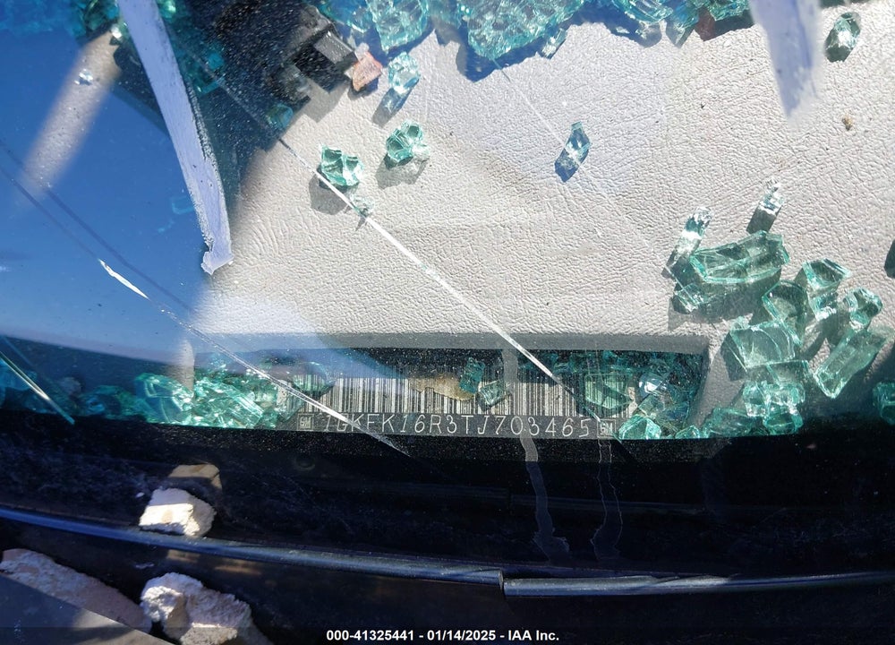 1996 GMC SUBURBAN K1500 VIN: 1GKFK16R3TJ703465
