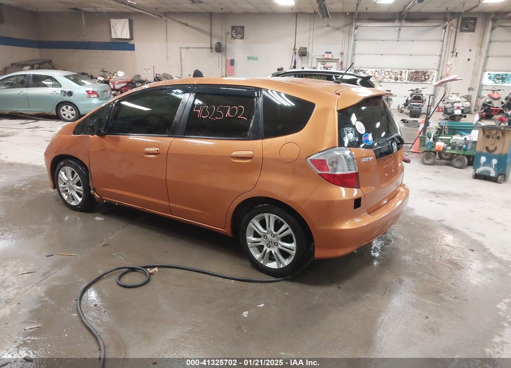 2010 HONDA FIT VIN: JHMGE8G45AS013743