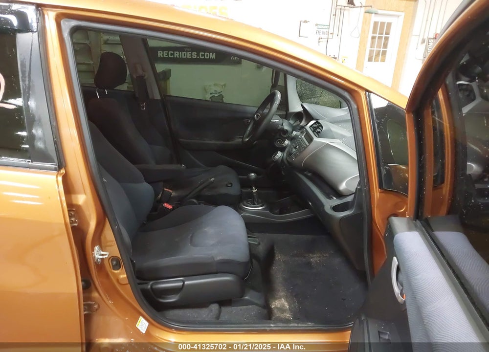 2010 HONDA FIT VIN: JHMGE8G45AS013743