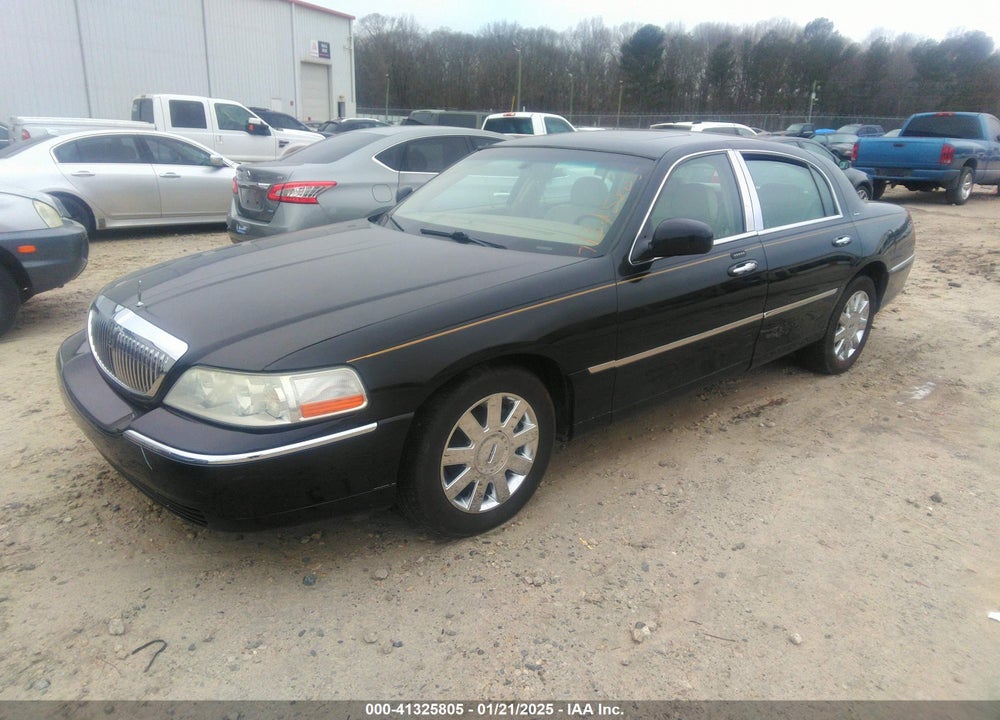 2007 LINCOLN TOWN CAR VIN: 1LNHM83V97Y600424