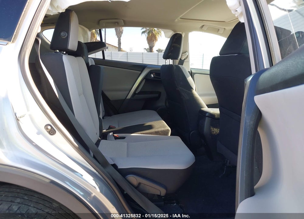 2017 TOYOTA RAV4 XLE VIN: 2T3WFREV4HW396992