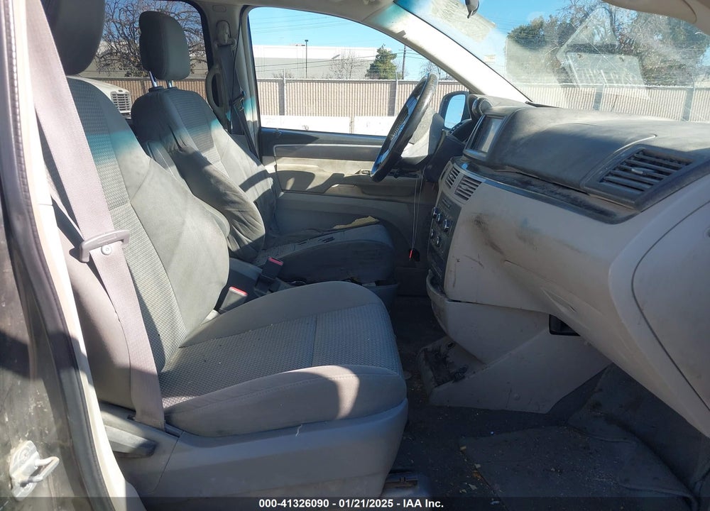 2010 VOLKSWAGEN ROUTAN S VIN: 2V4RW4D14AR333122