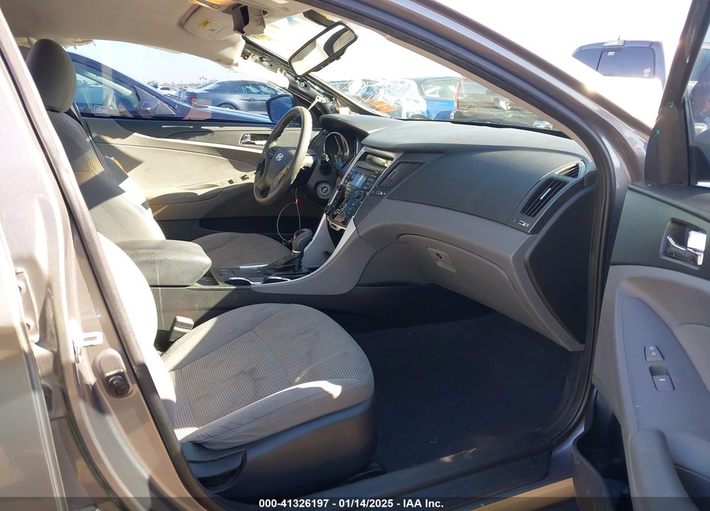 2013 HYUNDAI SONATA VIN: 5NPEB4AC4DH658770