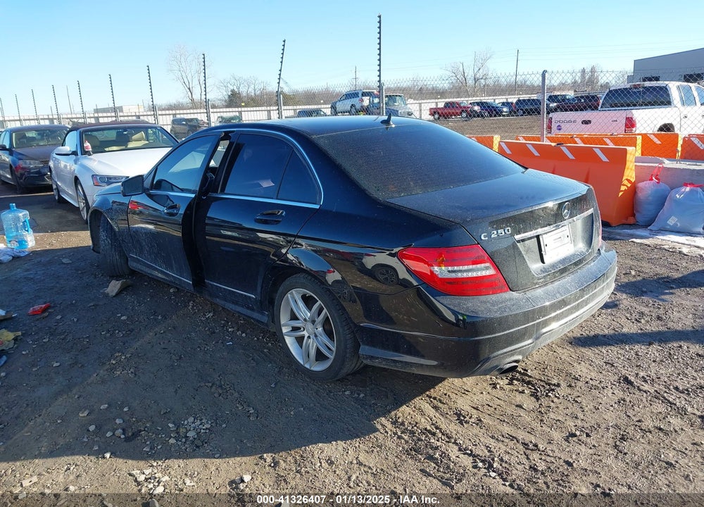 2013 MERCEDES-BENZ C 250 LUXURY/SPORT VIN: WDDGF4HB6DR274157