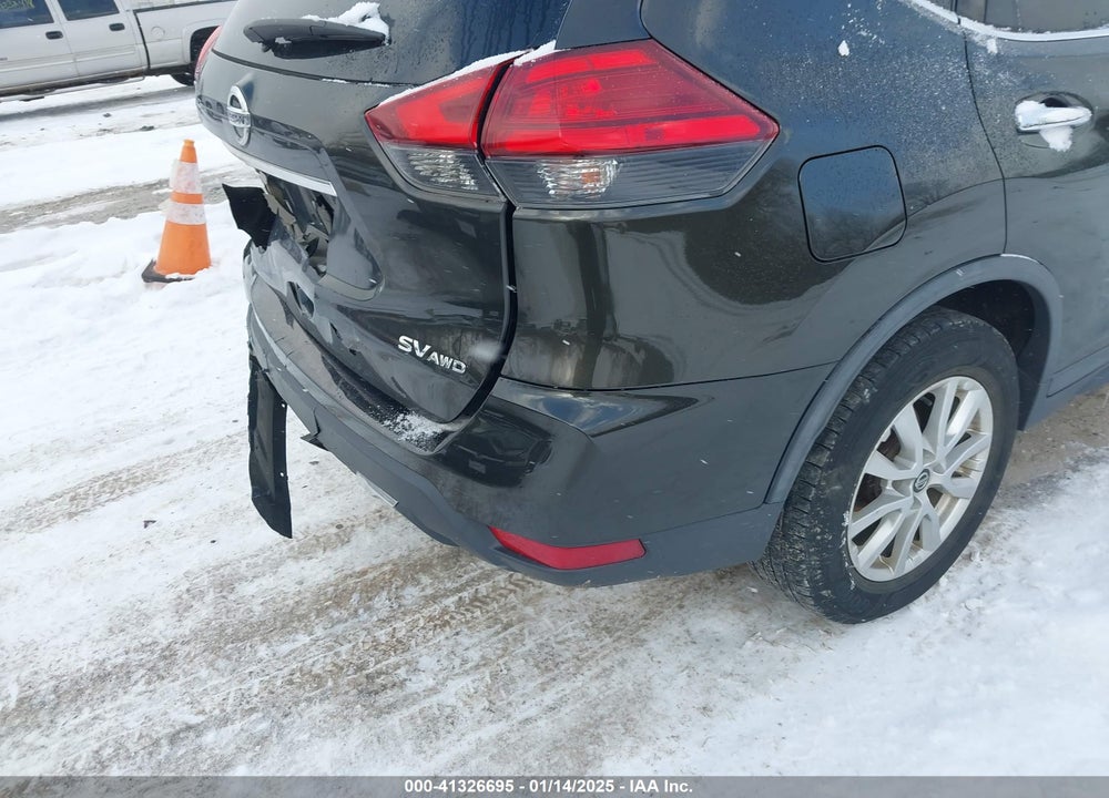 2017 NISSAN ROGUE SV VIN: KNMAT2MV0HP581886