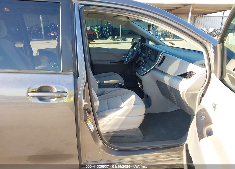 2017 TOYOTA SIENNA LE 8 PASSENGER VIN: 5TDKZ3DC5HS874793