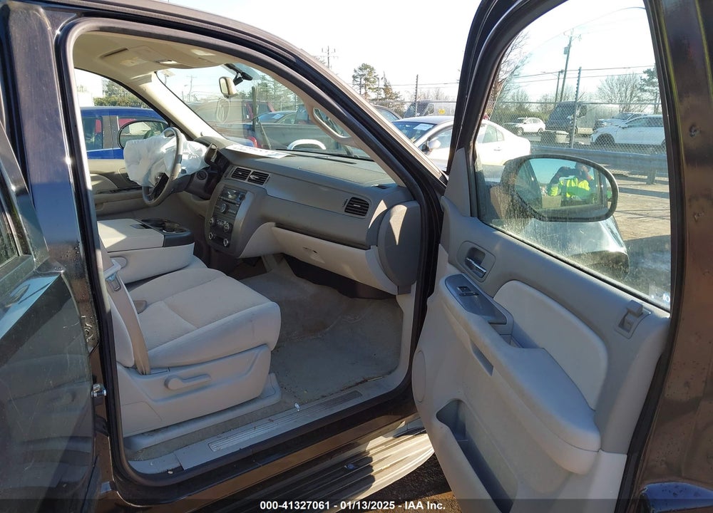 2008 CHEVROLET TAHOE LS VIN: 1GNFK13038R129550
