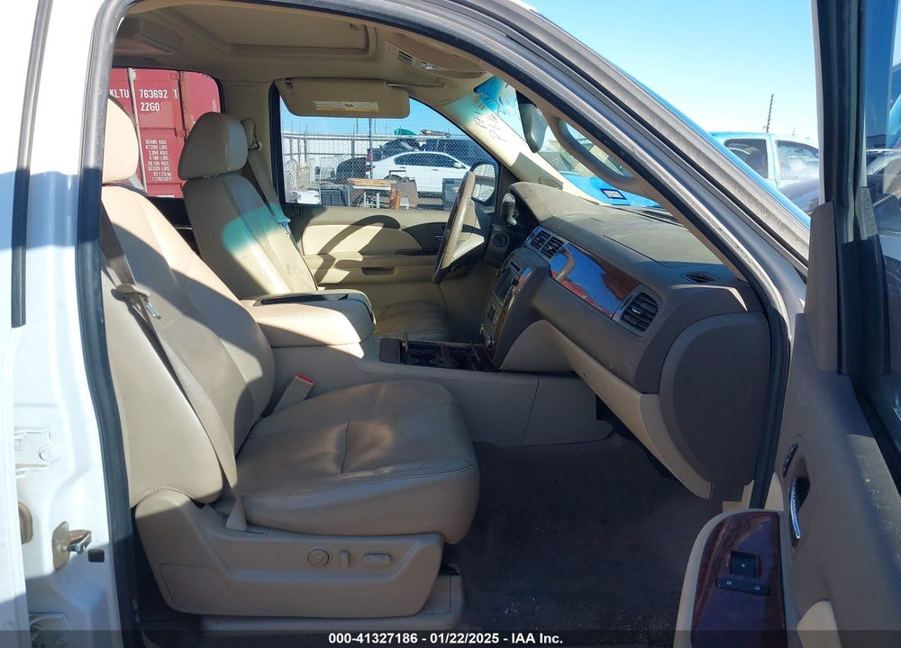 2009 CHEVROLET TAHOE LTZ VIN: 1GNFK33029R153402