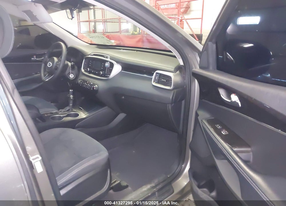 2017 KIA SORENTO 3.3L LX VIN: 5XYPGDA59HG209688