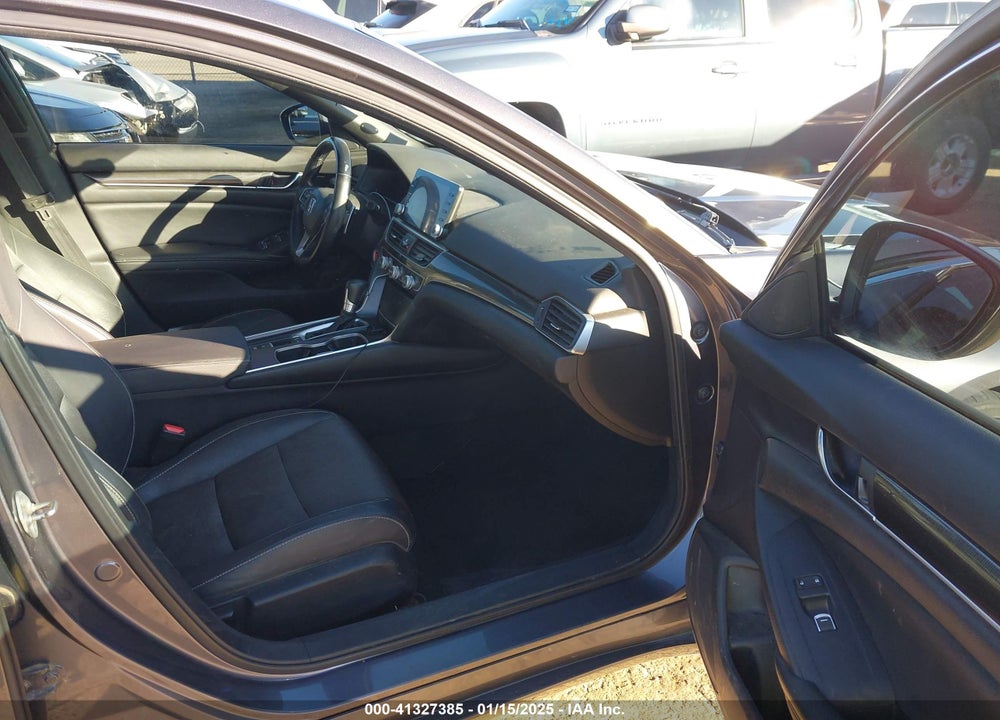 2019 HONDA ACCORD VIN: 1HGCV1F33KA125563