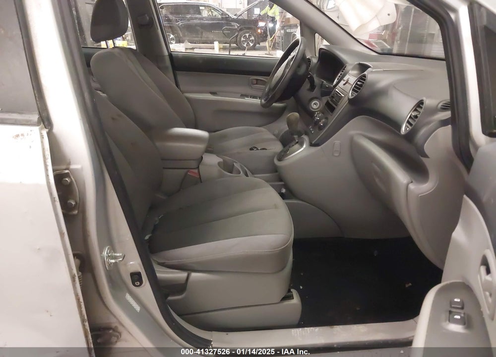 2008 KIA RONDO VIN: KNAFG526087170573