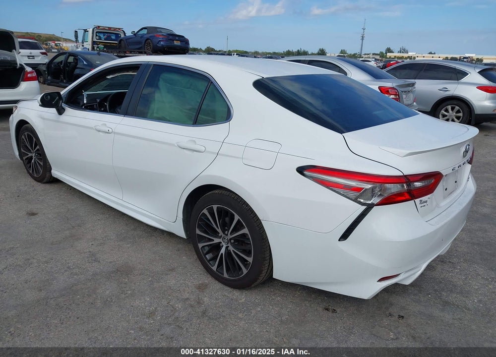 2018 TOYOTA CAMRY VIN: 4T1B11HK5JU652765