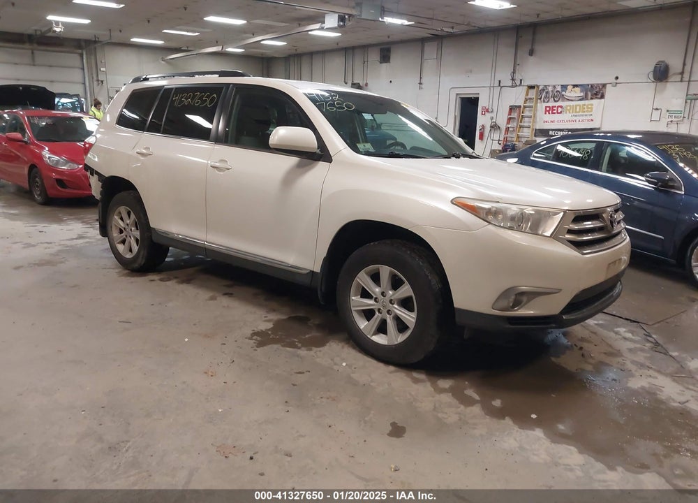 2013 TOYOTA HIGHLANDER BASE PLUS V6 VIN: 5TDBK3EH4DS190035