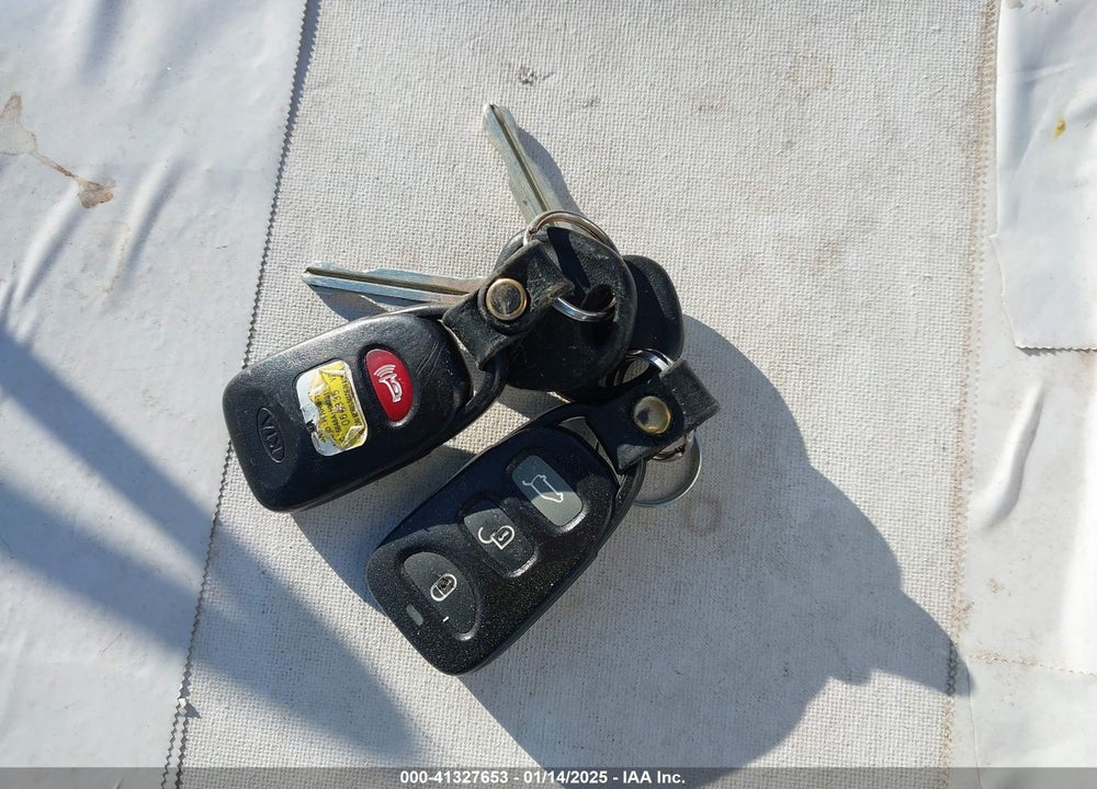 2007 KIA RONDO VIN: KNAFG525677066949