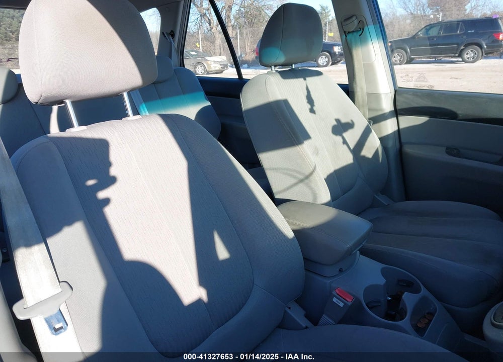 2007 KIA RONDO VIN: KNAFG525677066949