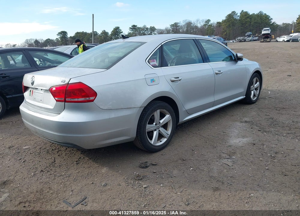 2012 VOLKSWAGEN PASSAT VIN: 1VWBP7A33CC080948