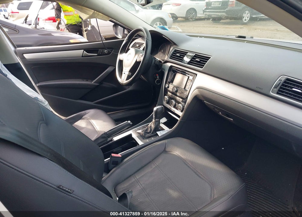 2012 VOLKSWAGEN PASSAT VIN: 1VWBP7A33CC080948
