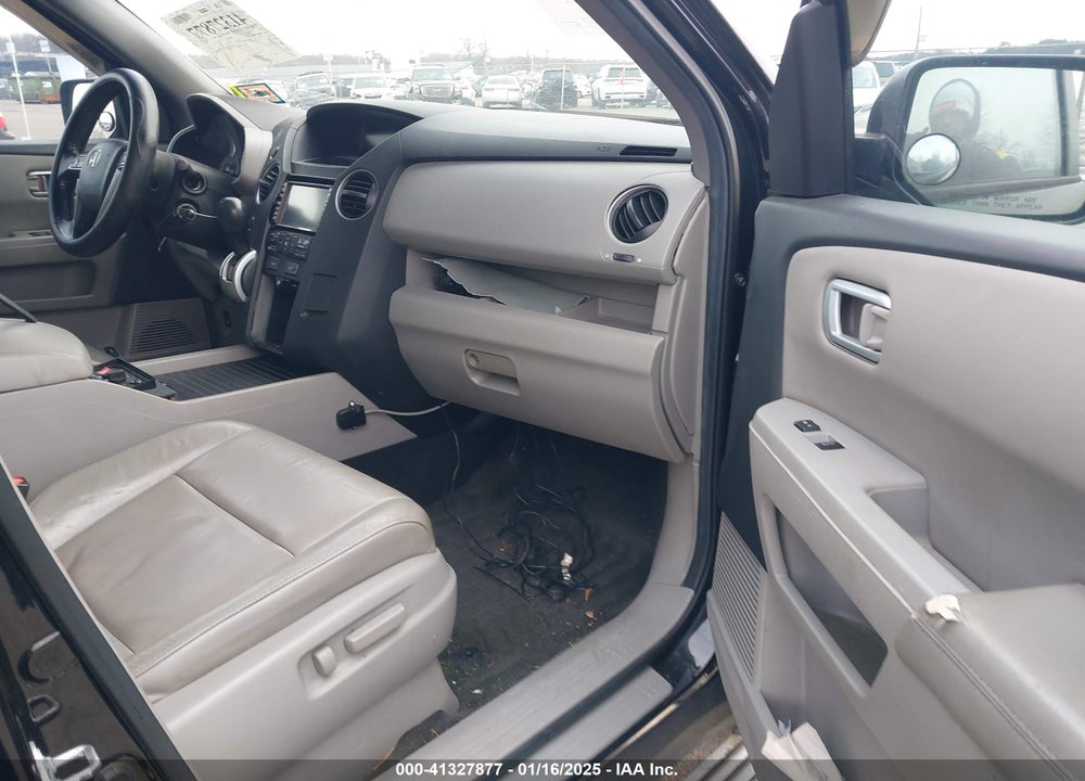 2011 HONDA PILOT EX-L VIN: 5FNYF4H52BB105006