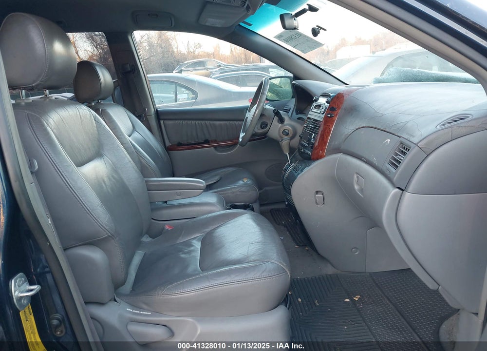 2004 TOYOTA SIENNA XLE VIN: 5TDBA22C84S006379