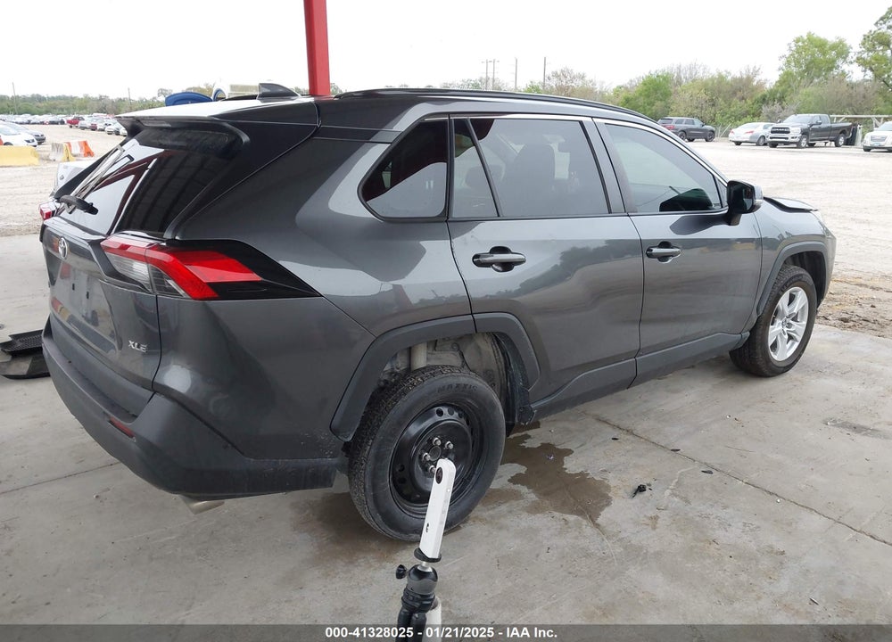 2020 TOYOTA RAV4 XLE VIN: 2T3W1RFV4LC072240
