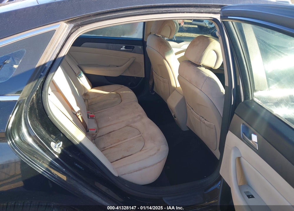 2015 HYUNDAI SONATA SE VIN: 5NPE24AF1FH213674