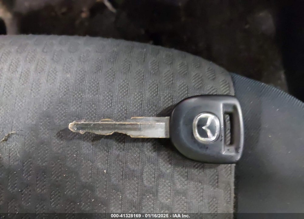 2004 MAZDA 3 I VIN: JM1BK32F241172178