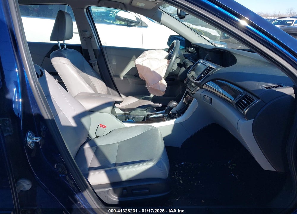 2016 HONDA ACCORD VIN: 1HGCR2F9XGA039947