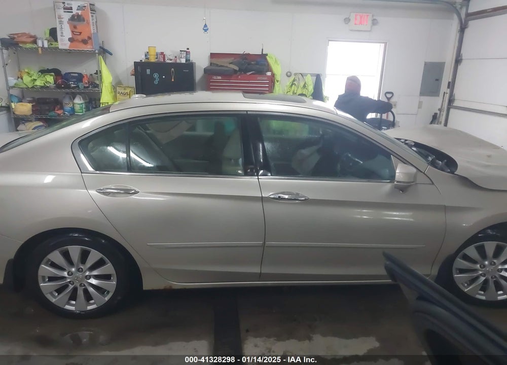 2013 HONDA ACCORD SDN VIN: 1HGCR3F88DA011721