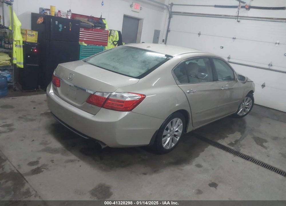 2013 HONDA ACCORD SDN VIN: 1HGCR3F88DA011721