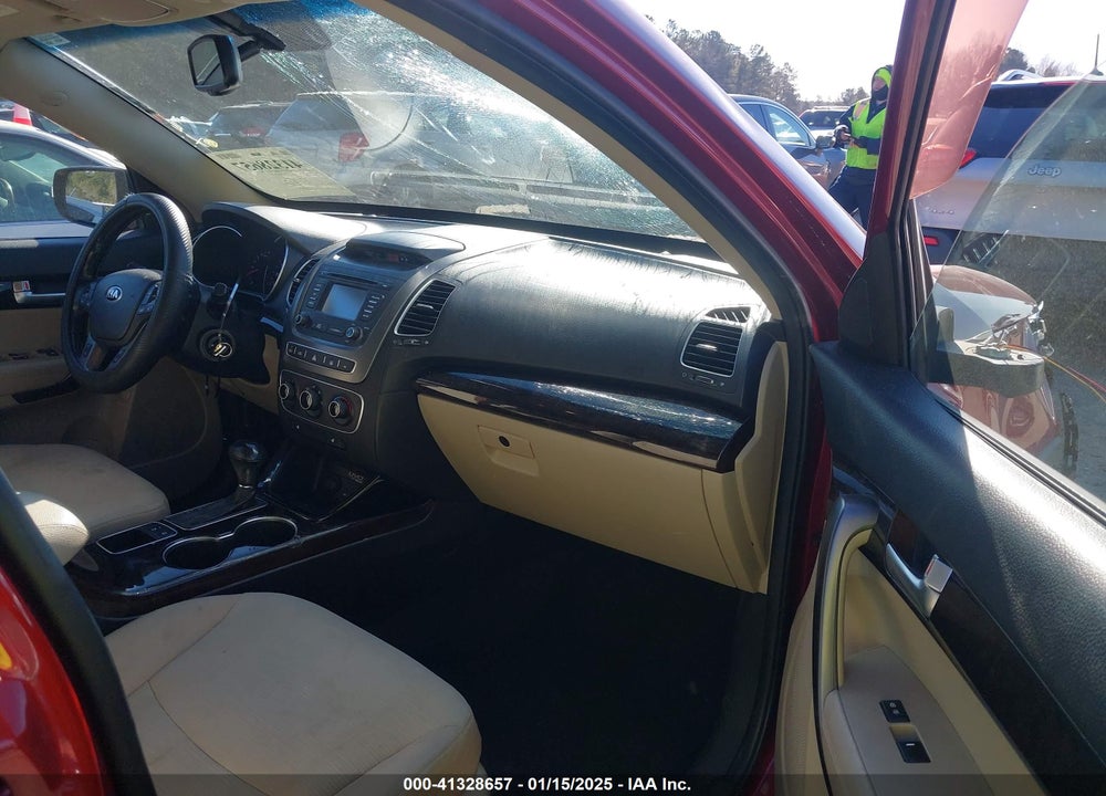 2015 KIA SORENTO LX VIN: 5XYKTDA66FG552664