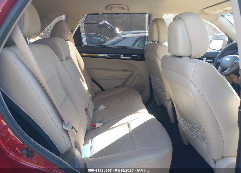 2015 KIA SORENTO LX VIN: 5XYKTDA66FG552664