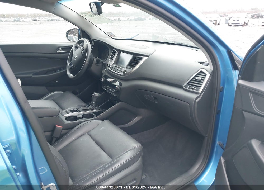 2017 HYUNDAI TUCSON LIMITED VIN: KM8J33A24HU368517
