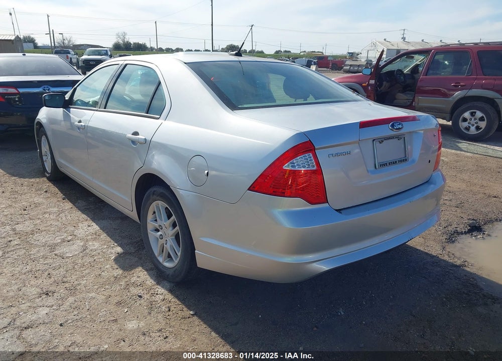 2011 FORD FUSION S VIN: 3FAHP0GA2BR210752