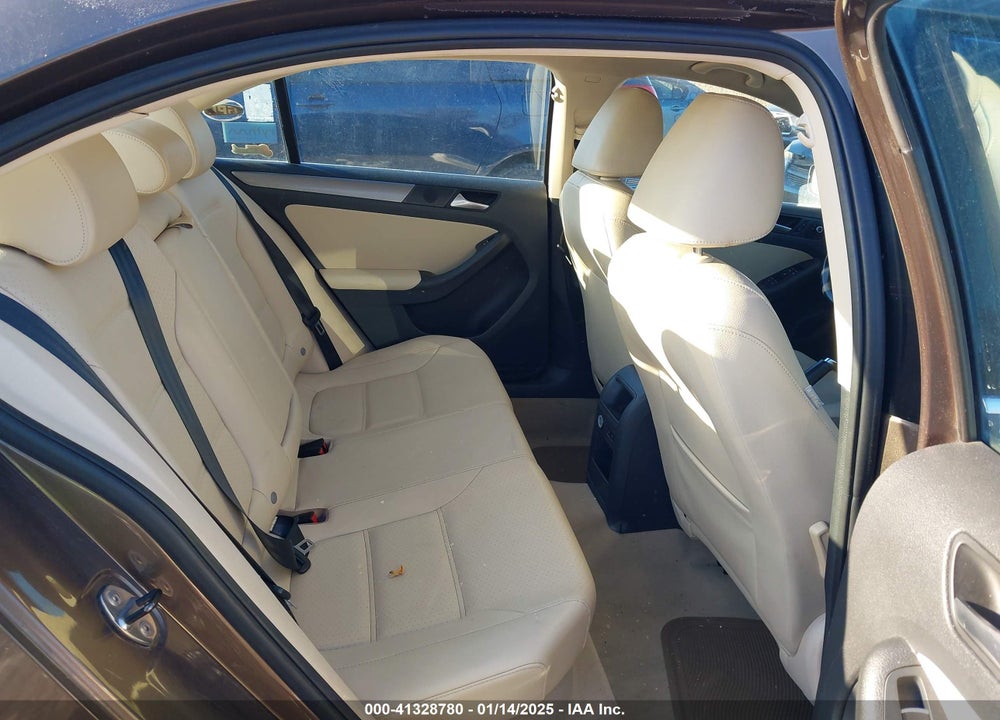 2013 VOLKSWAGEN JETTA 2.0L TDI VIN: 3VW3L7AJ7DM249688