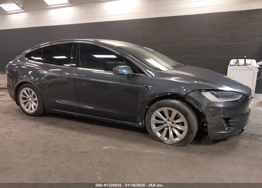 2018 TESLA MODEL X 100D/75D/P100D VIN: 5YJXCBE20JF138216