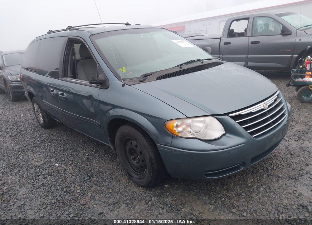 2005 CHRYSLER TOWN & COUNTRY LX VIN: 2C4GP44R25R128182