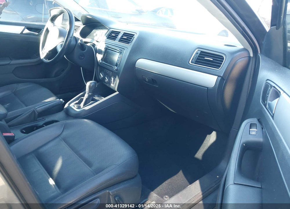 2014 VOLKSWAGEN JETTA 1.8T SE VIN: 3VWD17AJ6EM354735