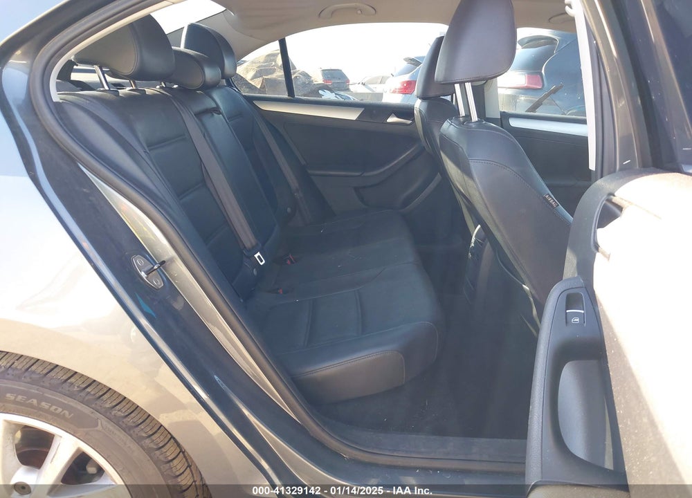 2014 VOLKSWAGEN JETTA 1.8T SE VIN: 3VWD17AJ6EM354735