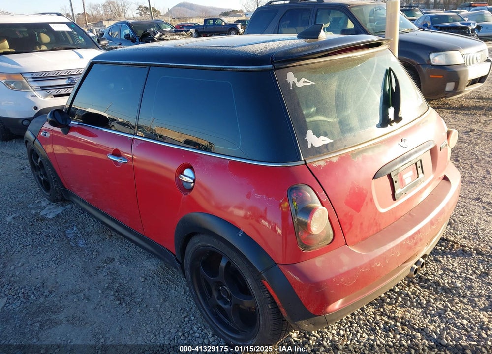 2006 MINI COOPER S VIN: WMWRE33556TL22929