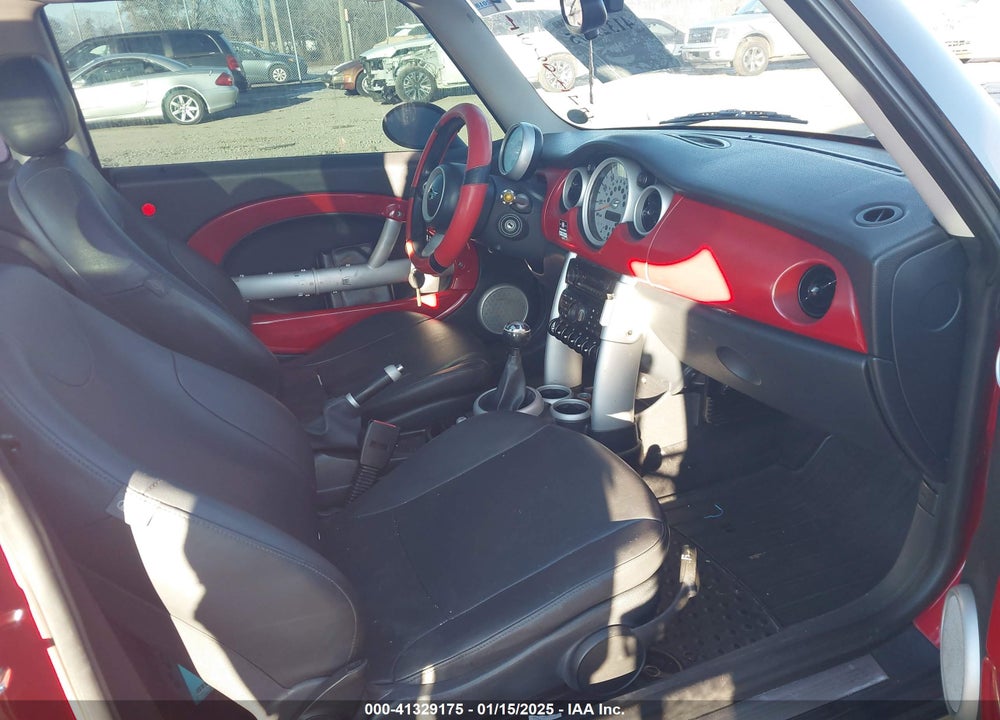 2006 MINI COOPER S VIN: WMWRE33556TL22929