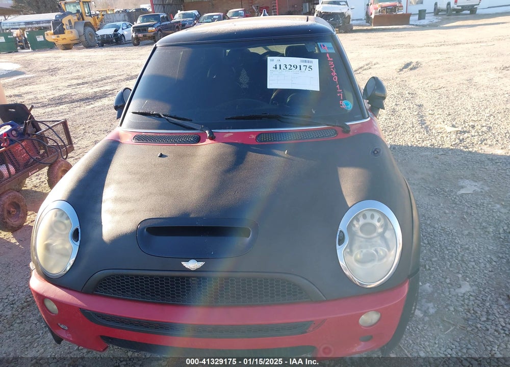 2006 MINI COOPER S VIN: WMWRE33556TL22929