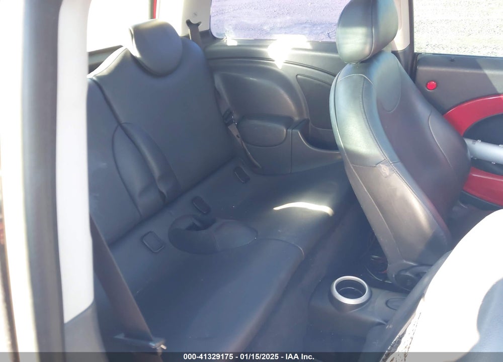 2006 MINI COOPER S VIN: WMWRE33556TL22929